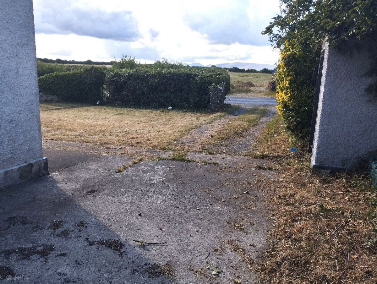 driveway with parking spot