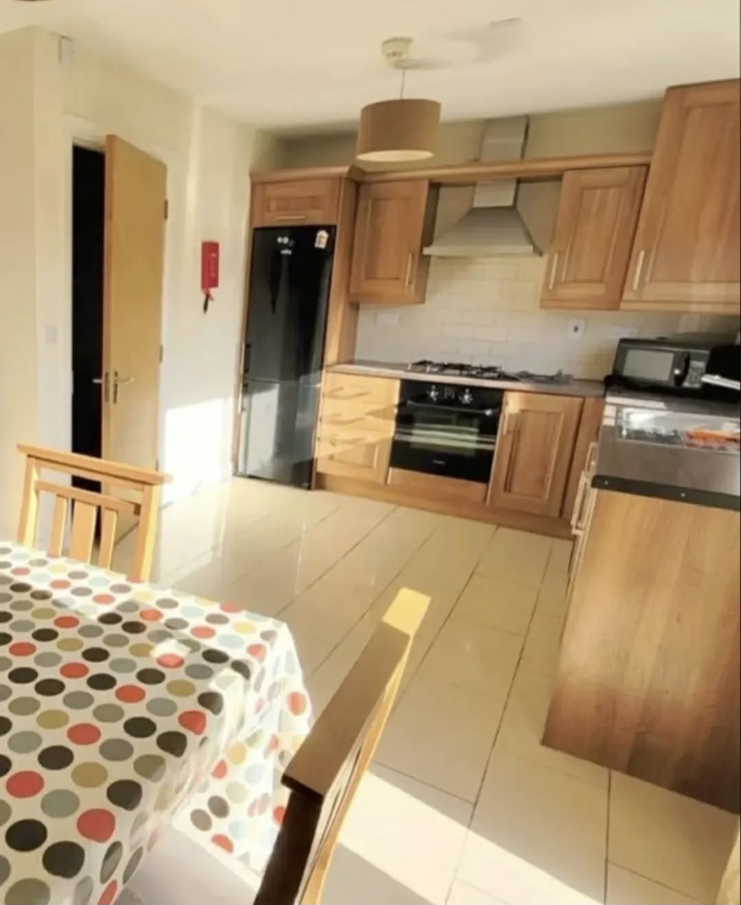 kitchen/dining area