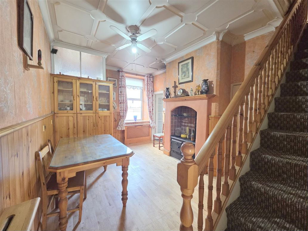 living / dining area