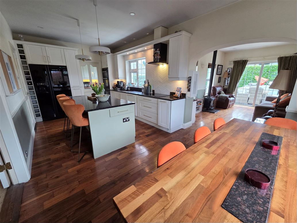 kitchen / dining room