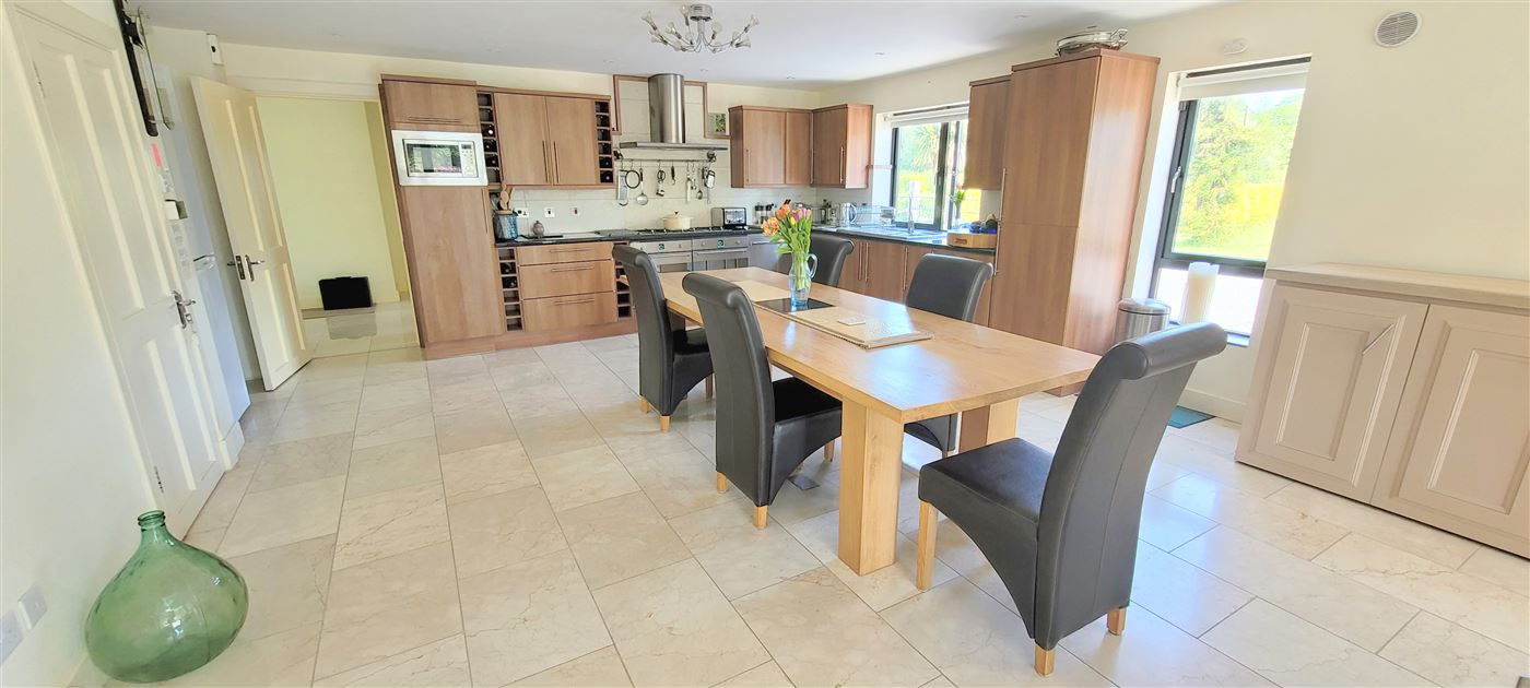kitchen / dining area