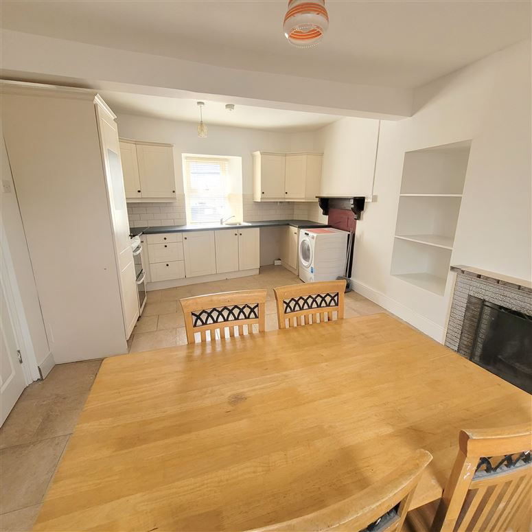 kitchen/dining area
