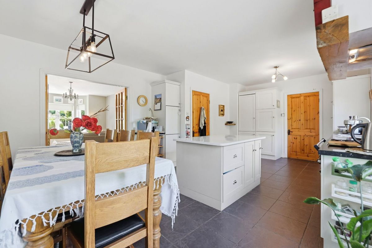 kitchen / dining area