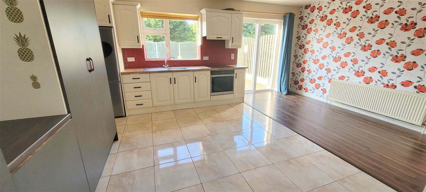 kitchen / dining area