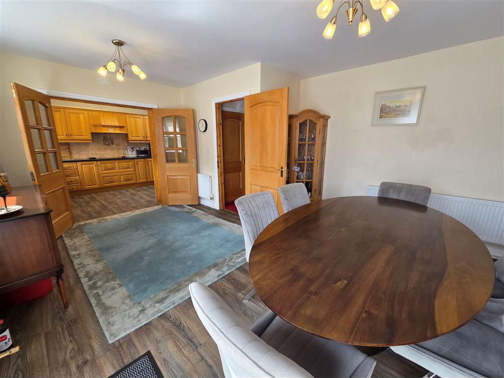 dining area / kitchen