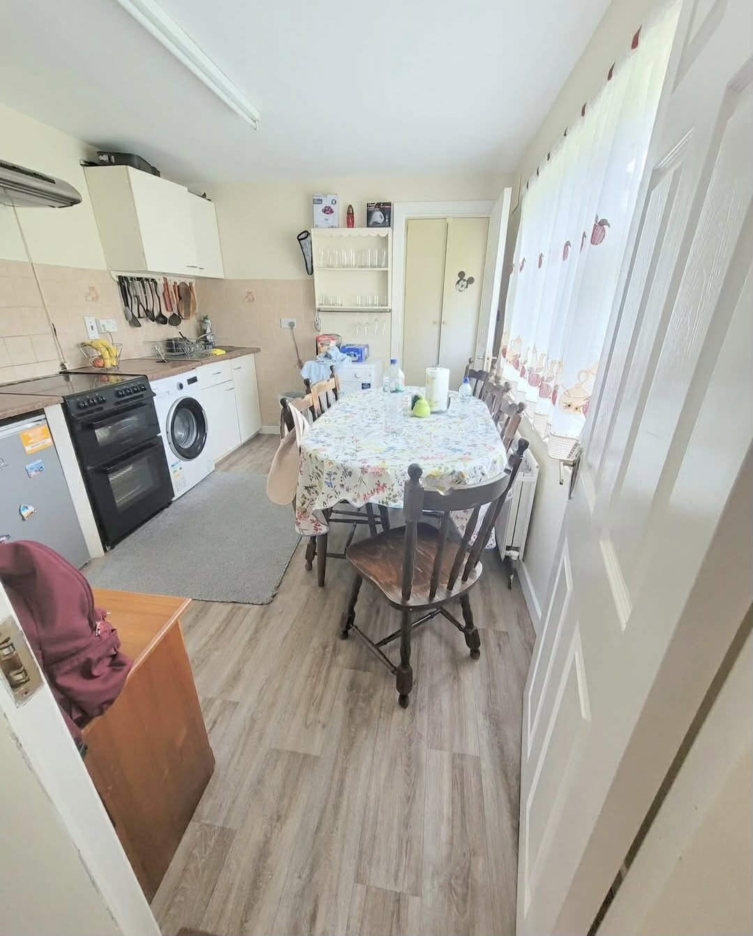 kitchen/dining area