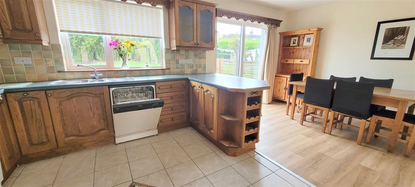 kitchen / dining area